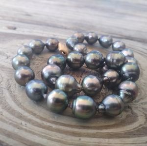 14k Natural Tahitian pearl strand necklace black